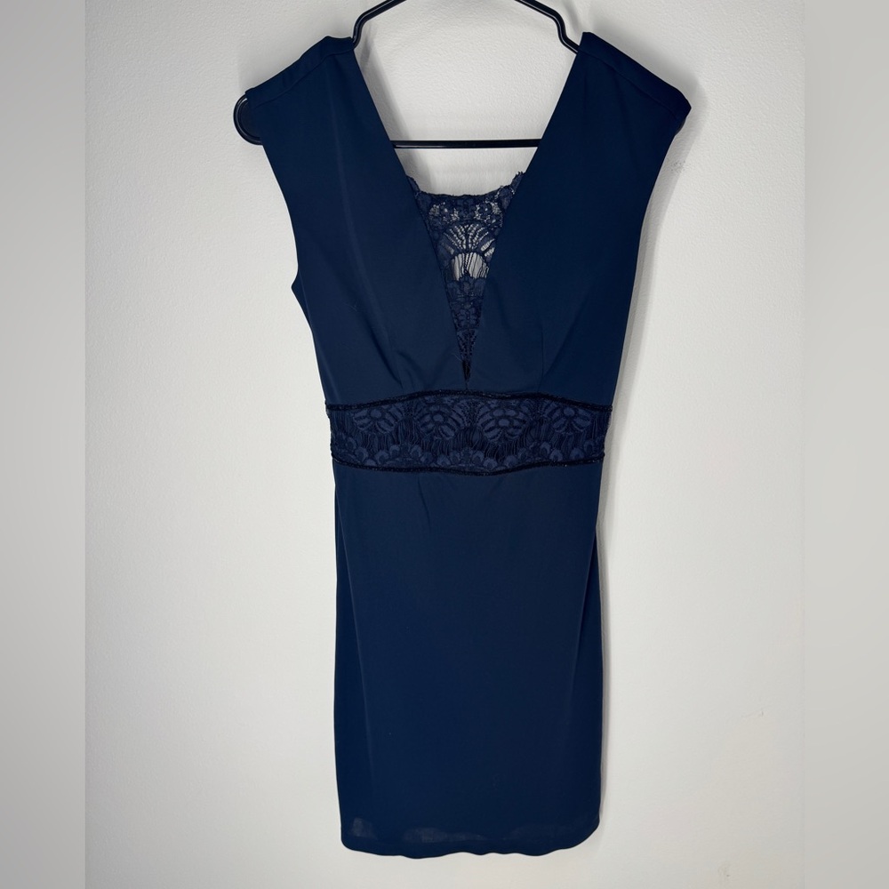 Elegant body con sleeveless lace dress